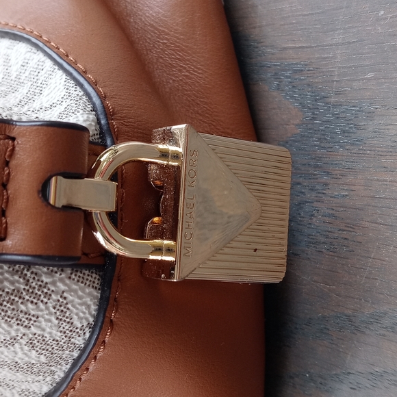 MICHAEL KORS BROWN AND WHITE CROSSBODY PURSE - Picture 5 of 13